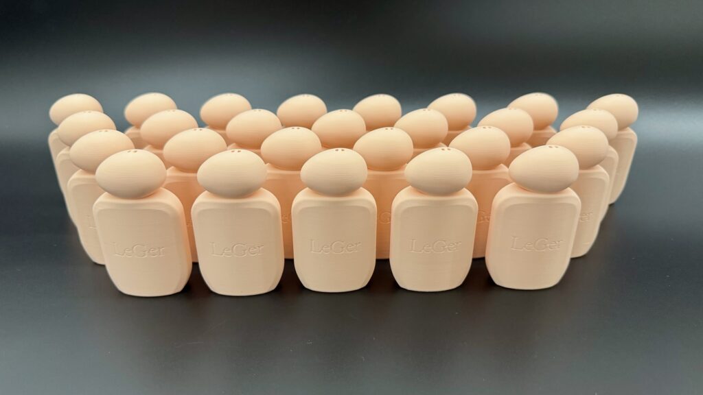 3D-gedruckte Parfümflakons des Parfüms LeGer von Lena Gerke